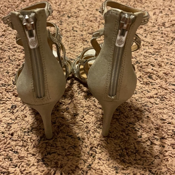 Silver stud Antonio Melani Heels only worn once. Size 7.5 M. - Picture 5 of 6